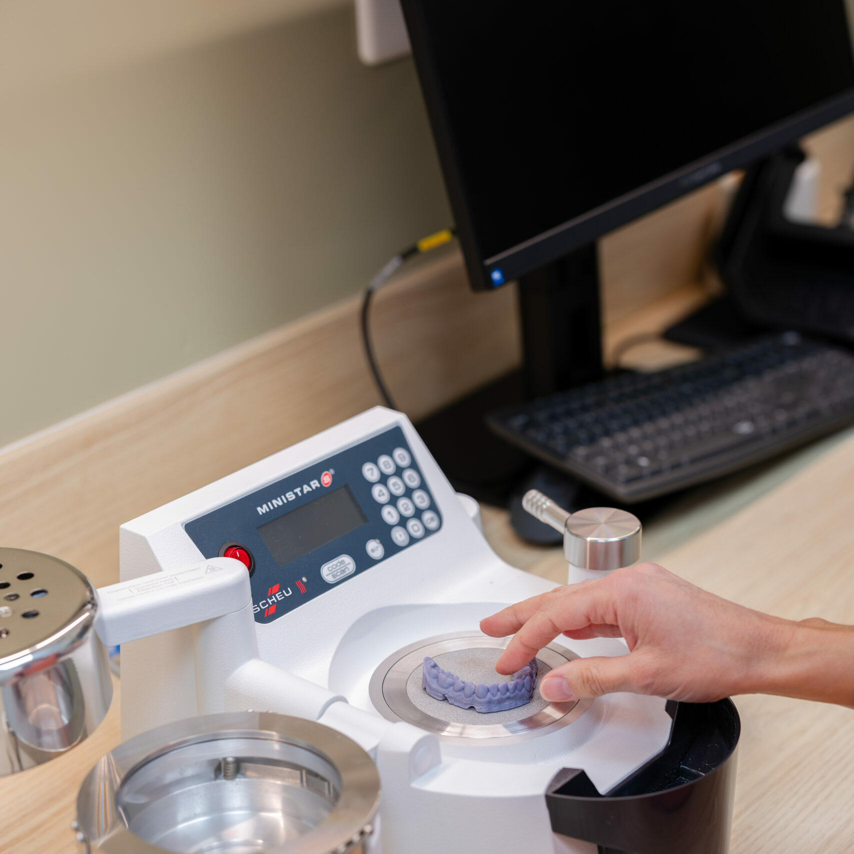 Patients attendant dans la salle d'attente